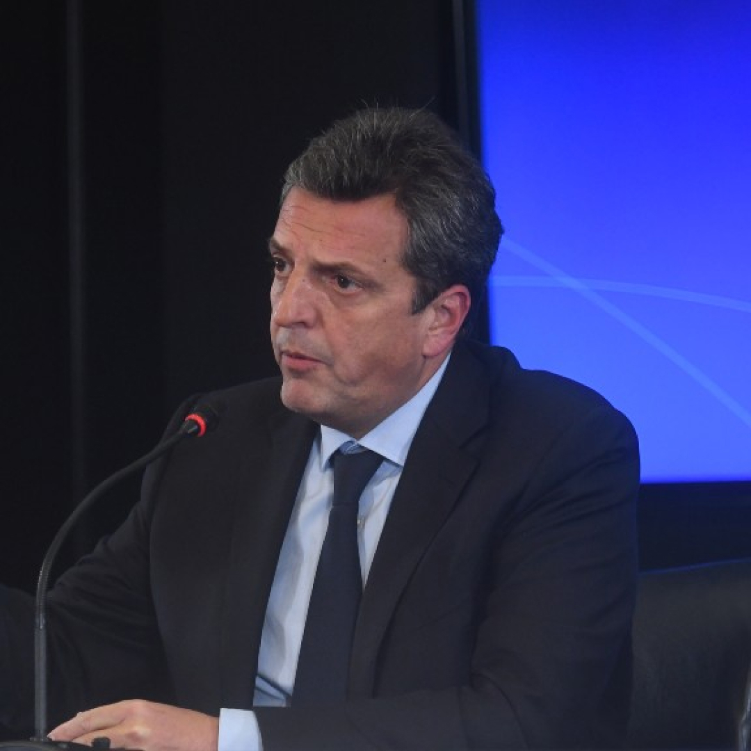 Sergio Massa utilizó un inusual método para pagar una deuda con el Fondo Monetario Internacional antes de las elecciones primarias presidenciales.