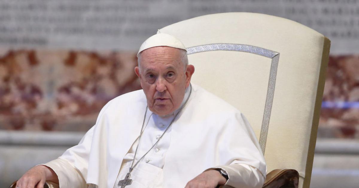 El Papa Francisco tuvo una noche favorable después de su cirugía abdominal, según confirmó el Vaticano.