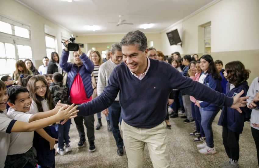 El gobernador Jorge Capitanich inauguró hoy las obras de renovación en las escuelas de Sáenz Peña
