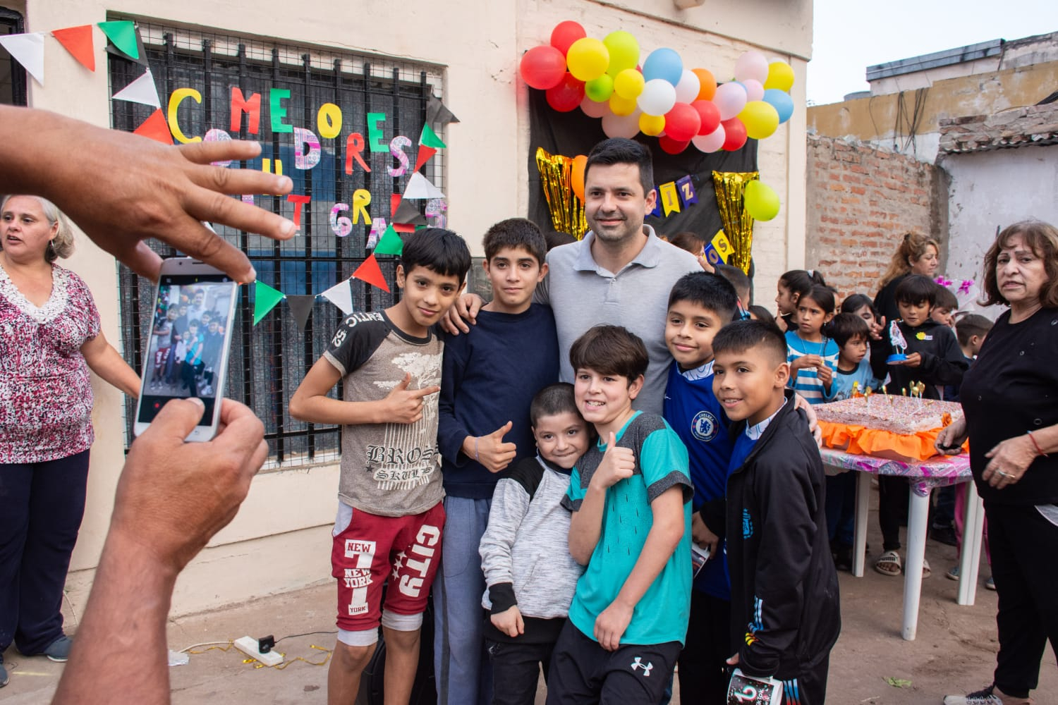 Los niños que acuden a los Comedores Integrales de Sáenz Peña celebraron sus cumpleaños en una tarde especial.
