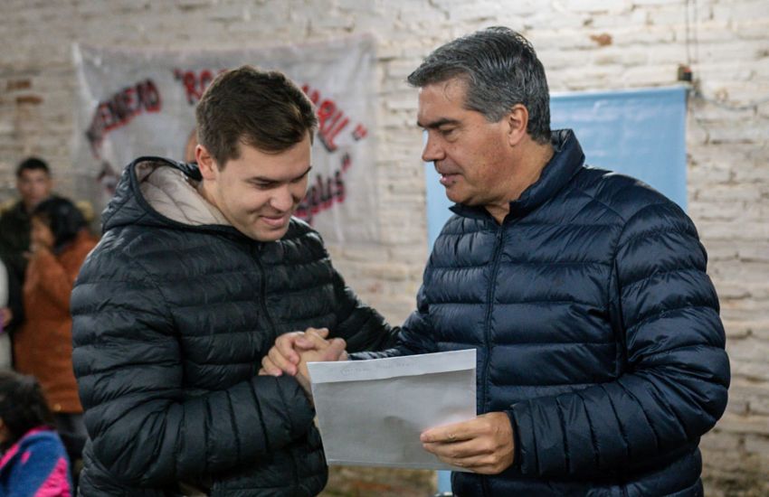 “Promovemos la iniciativa de TODXS EMPRENDEMOS”: Capitanich dona equipos y herramientas para impulsar proyectos productivos.