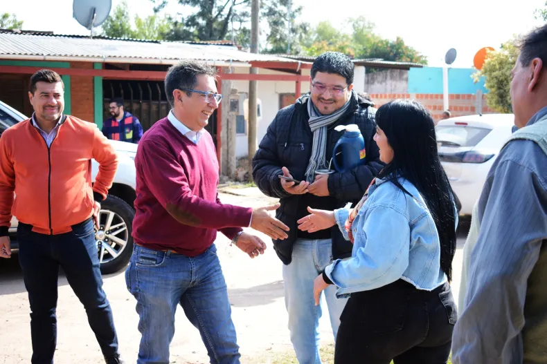 Gustavo Martínez, el intendente de Resistencia, se reunió con vecinos en Barranqueras con el propósito de establecer una agenda que aborde sus demandas.