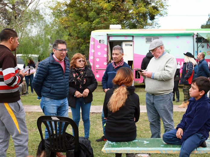 Martínez estuvo presente en la actividad llevada a cabo en Colonia Baranda en representación del gobierno municipal.
