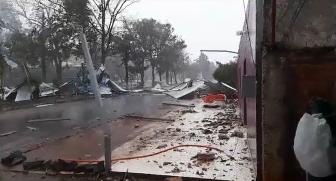 Un fuerte temporal ocasionó daños en cuatro ciudades de Paraguay.