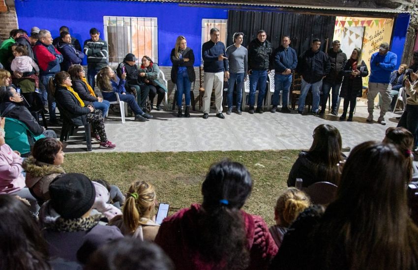 Mejoras y Propuestas: Encuentro del Gobernador Capitanich con Vecinos para Definir Prioridades en Barranqueras