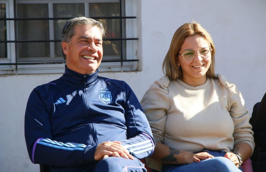 Jorge Capitanich y Magda Ayala sostuvieron reuniones con los vecinos de Barranqueras, enfocadas en la participación ciudadana.