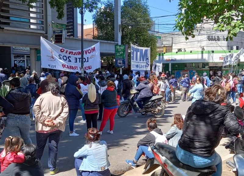 A un mes de la desaparición de Cecilia, los bloqueos de calles regresaron al centro de Resistencia.