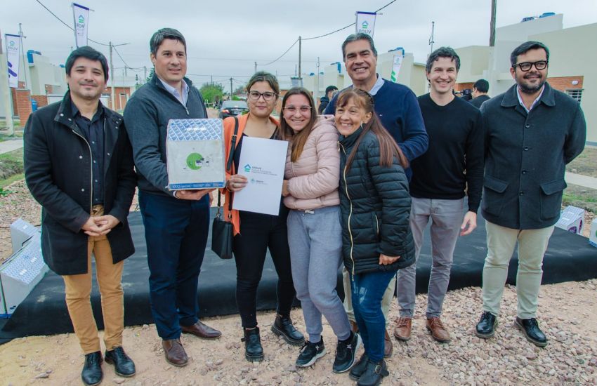 Capitanich entregó 48 nuevas casas en Machagai: “Continuamos disminuyendo el déficit habitacional y asegurando derechos
