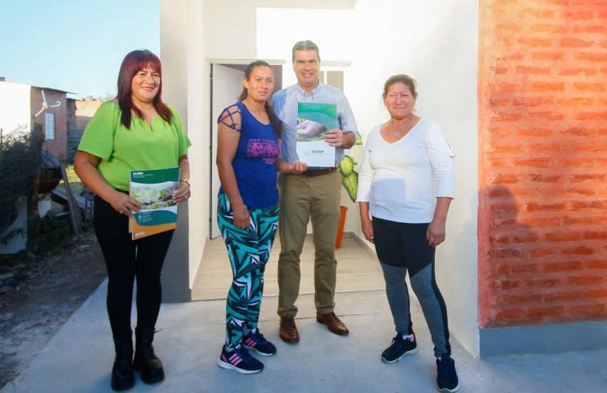Acceso a una Vivienda Digna: El Gobierno sigue entregando viviendas sociales a familias de Chaco