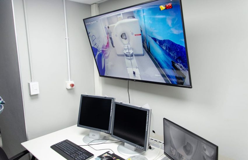 Jorge Capitanich inauguró un moderno tomógrafo de emisión de positrones (PET CT) en la provincia, el cual se utilizará para el diagnóstico y seguimiento oncológico.