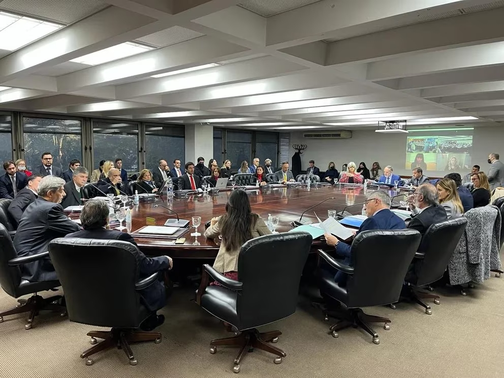 Los hermanos que trabajaban en el Consejo de la Magistratura y estaban involucrados en actividades de secuestro de delincuentes han sido suspendidos.