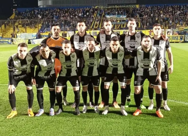 Primera Nacional: Enfrentamiento crucial para For Ever frente a Racing de Córdoba con su nuevo entrenador.