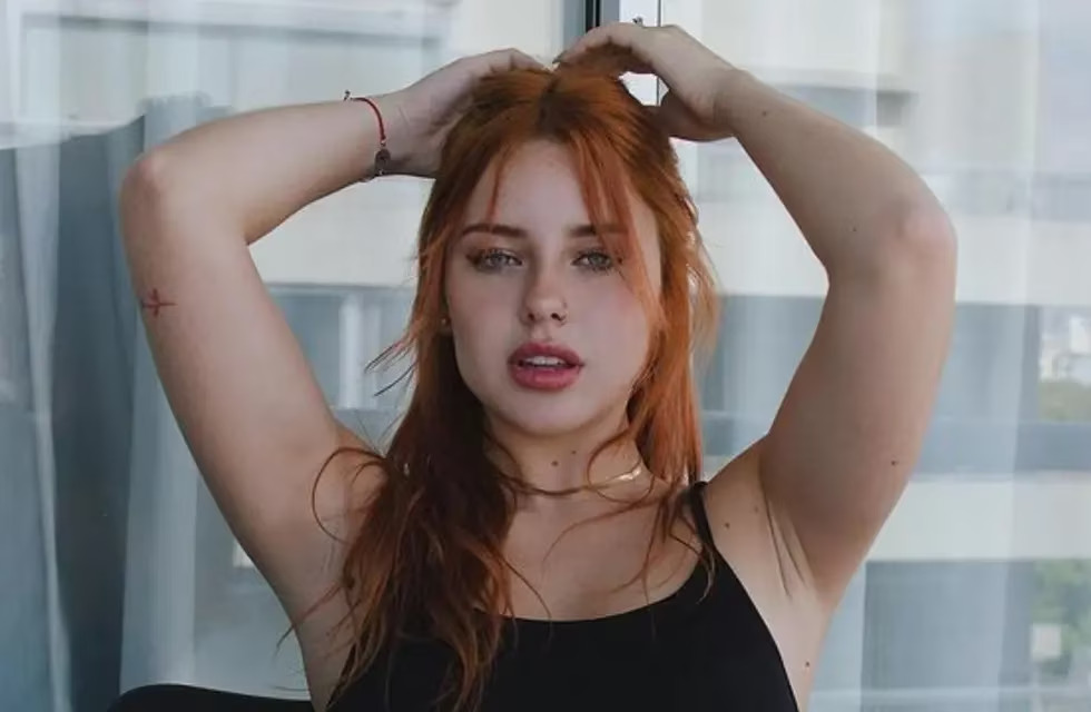 Coti Romero tiene la sospecha de que el Conejo la traicionó involucrándose con Karina La Princesita, causándole un gran dolor emocional.