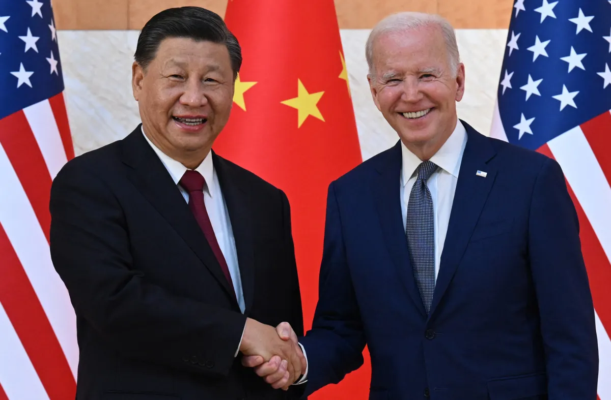 Biden utiliza su viaje a Asia para poner presión sobre China: firma un acuerdo con Taiwán y tiene un encuentro tenso con Li Qiang.