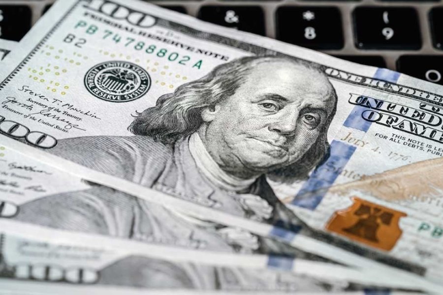 La situación en el mercado muestra una calma aparente en los dólares alternativos, y se analizan los factores que podrían reavivar el interés en el dólar blue y el Contado con Liquidación (CCL).