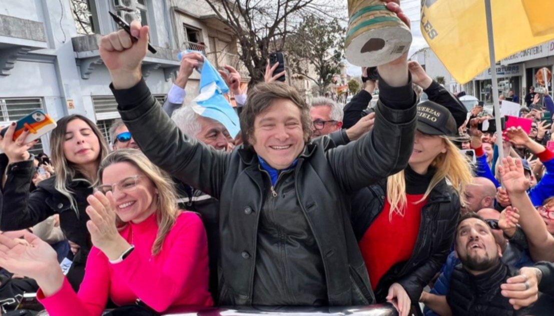 Javier Milei, , fortaleció su presencia en el conurbano al encabezar caravanas en Lomas de Zamora y Moreno.