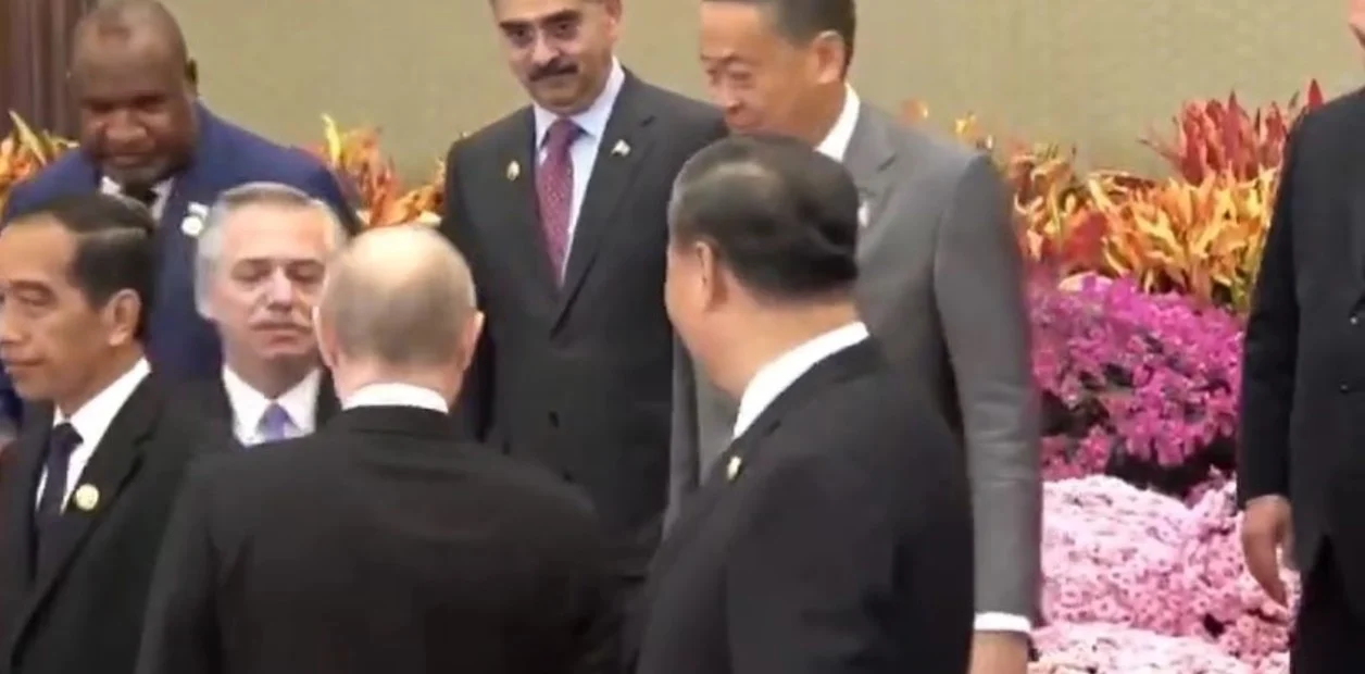 El momento en el que Alberto Fernández saludó a Vladimir Putin