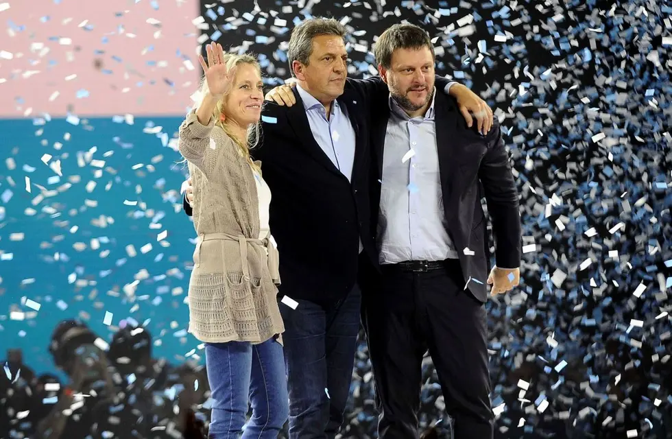 En el Luna Park, Sergio Massa presagió la segunda vuelta para Leandro Santoro
