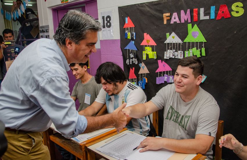 Jorge Capitanich afirmó su compromiso de asegurar que cada ciudadano pueda ejercer su derecho al voto.