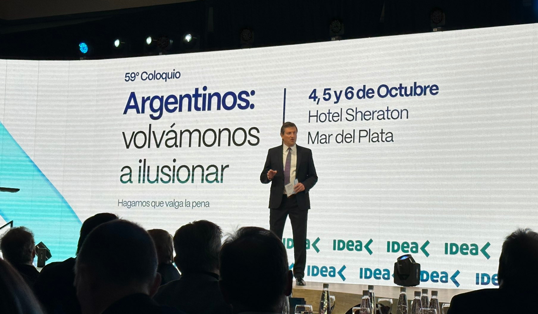 Los empresarios se encuentran debatiendo en el 59° Coloquio de IDEA, en medio de críticas hacia Javier Milei y la incertidumbre previa a las elecciones.