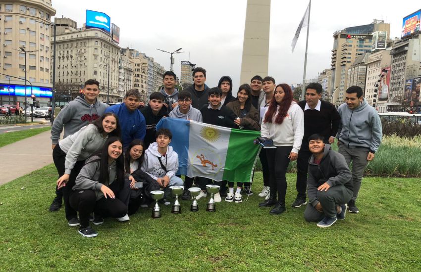 Estudiantes de escuelas técnicas recibieron múltiples premios y reconocimientos en competencias nacionales.