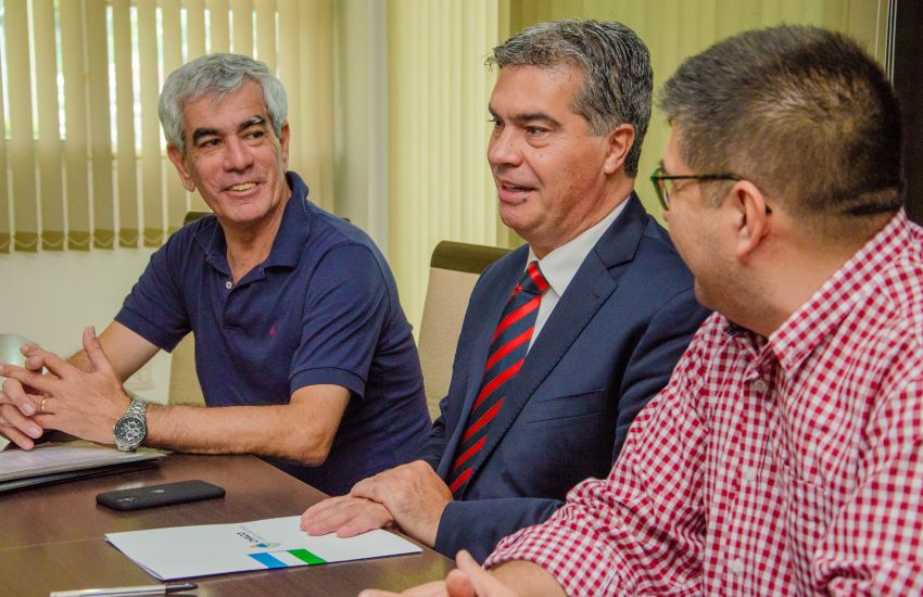 El gobernador Jorge Capitanich rubricó el contrato para la pavimentación de la Ruta 15