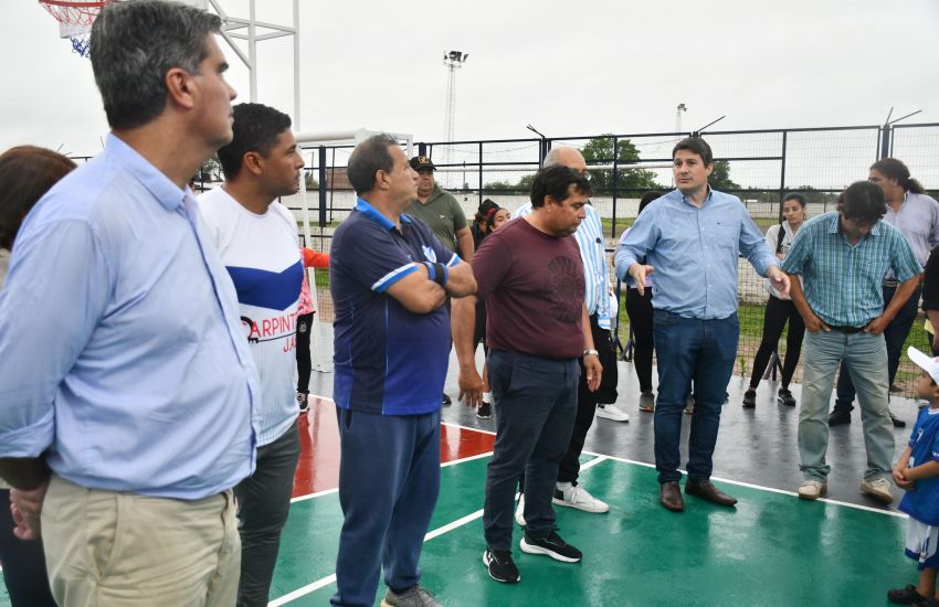 El martes pasado, Jorge Capitanich inauguró un nuevo espacio deportivo en el Club Social y Deportivo “El Fortín de Machagai”, situado en Machagai.