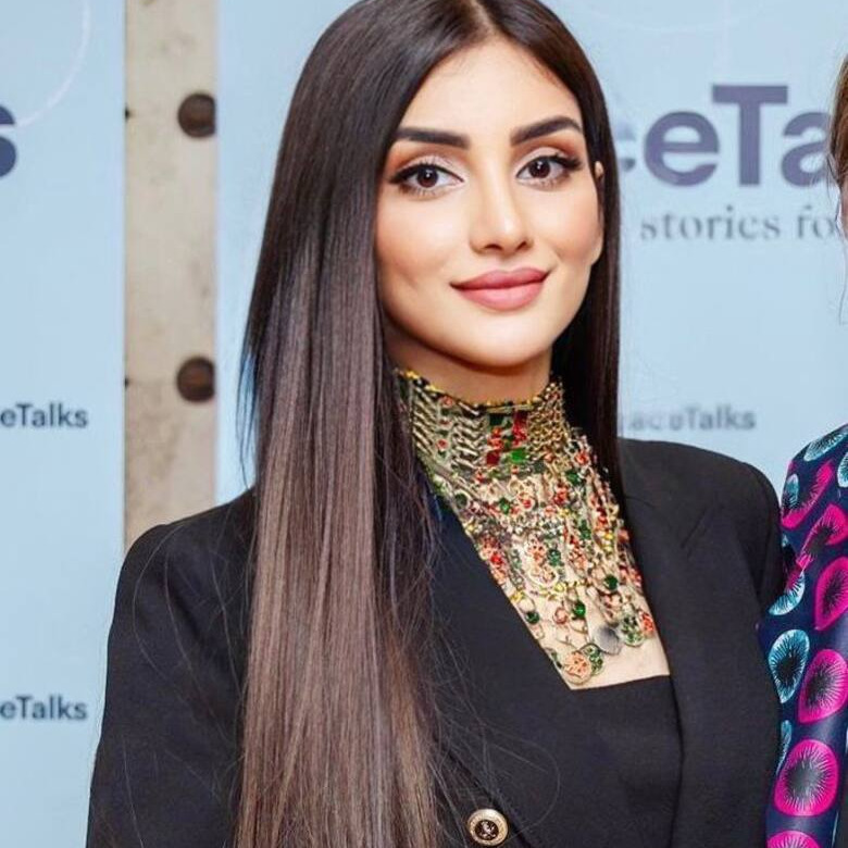 Nílofar Ayoubi fue disfrazada como niño por su padre durante aproximadamente diez años