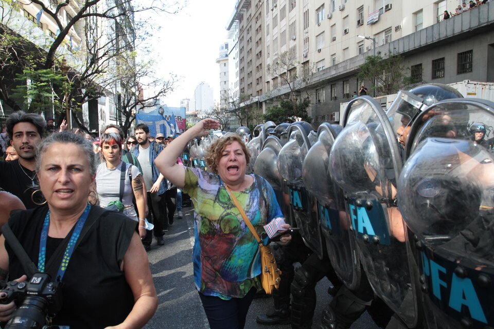 Organizaciones sociales: la primera marcha contra las medidas de ajuste propuestas por Milei y el protocolo de Bullrich.
