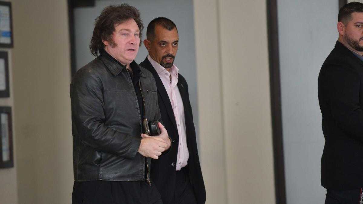 Al menos ocho recursos legales han sido presentados en contra del Decreto de Necesidad y Urgencia (DNU)