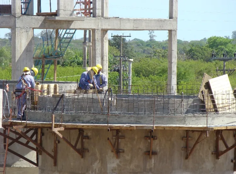 Hace aproximadamente un mes, la cantidad de obreros registrados era de 8.000, ahora esa cifra se ha reducido a 3.500.