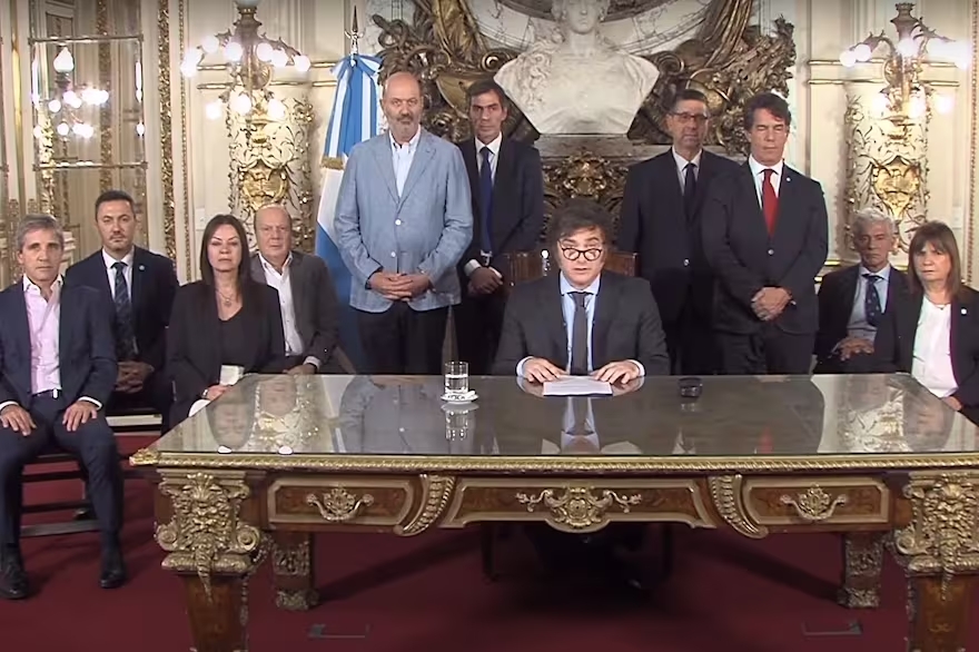 Estrategias Diversas en Juntos por el Cambio Ante el MegaDNU de Milei