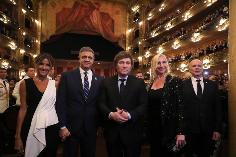 Javier Milei recibió una ovación de pie con gritos de “libertad” en la gala del Teatro Colón