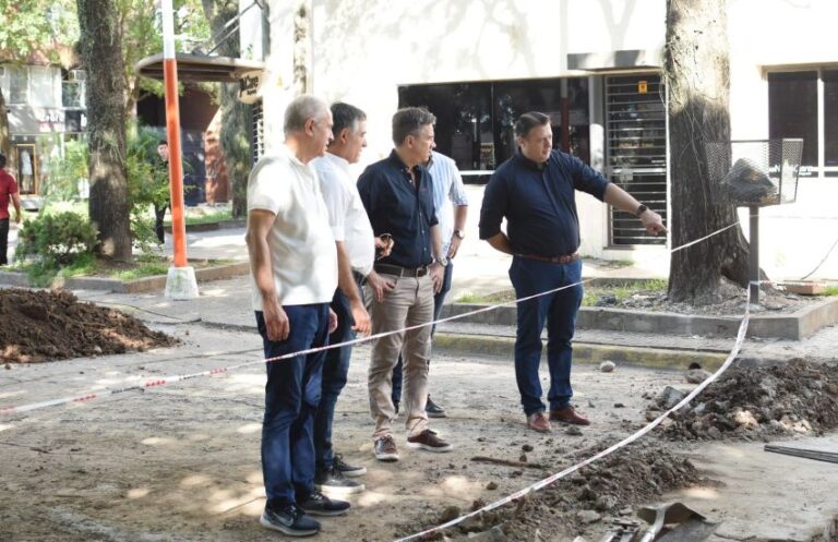 El gobernador Leandro Zdero se unió al intendente Roy Nikisch en la inspección de las obras de bacheo