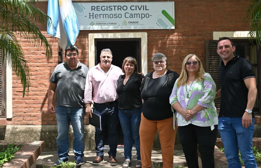 El Ministro de Gobierno, Jorge Gómez, realizó una visita a los registros civiles de Hermoso Campo y Castelli
