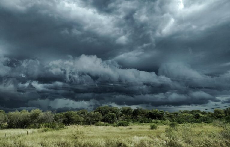 Alerta por fuertes tormentas en el interior de la provincia