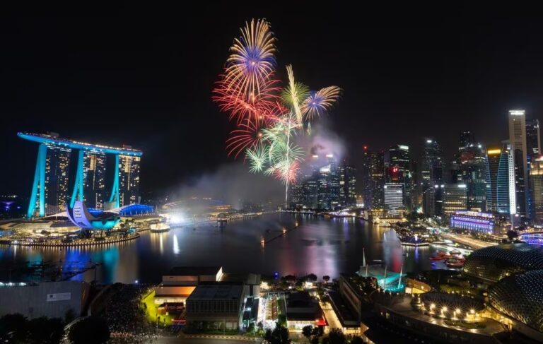Fuegos artificiales, espectáculos luminosos y festividades marcaron la celebración mundial por la llegada del año 2024.