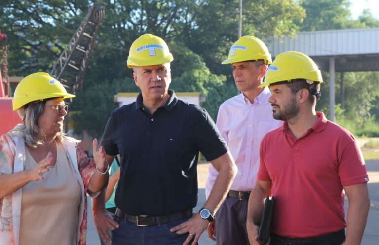 El gobernador Leandro Zdero lideró hoy, en el salón de usos múltiples del Puerto Barranqueras