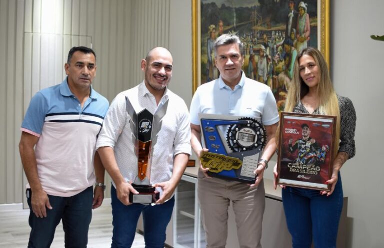 El Gobernador Zdero recibó a Ramiro Gandola Campeón del SBK PRO.