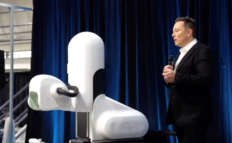 Elon Musk anunció que su compañía ha llevado a cabo exitosamente el primer implante cerebral en un ser humano.