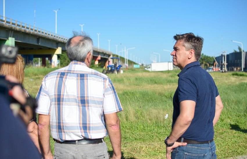 Leandro Zdero participó en las labores de limpieza y desmalezamiento llevadas a cabo por el municipio de Resistencia