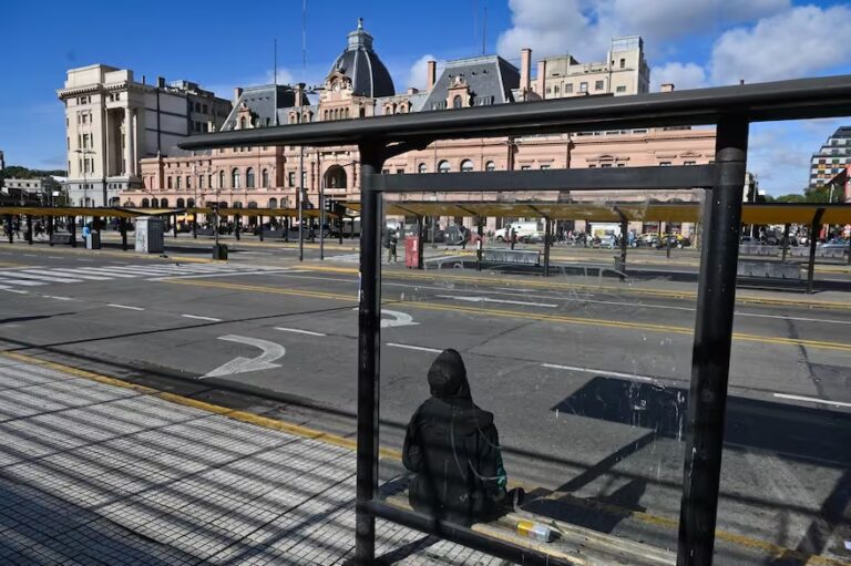Los sindicatos del transporte se unen a la huelga convocada por la Confederación General del Trabajo (CGT) para el 24 de enero