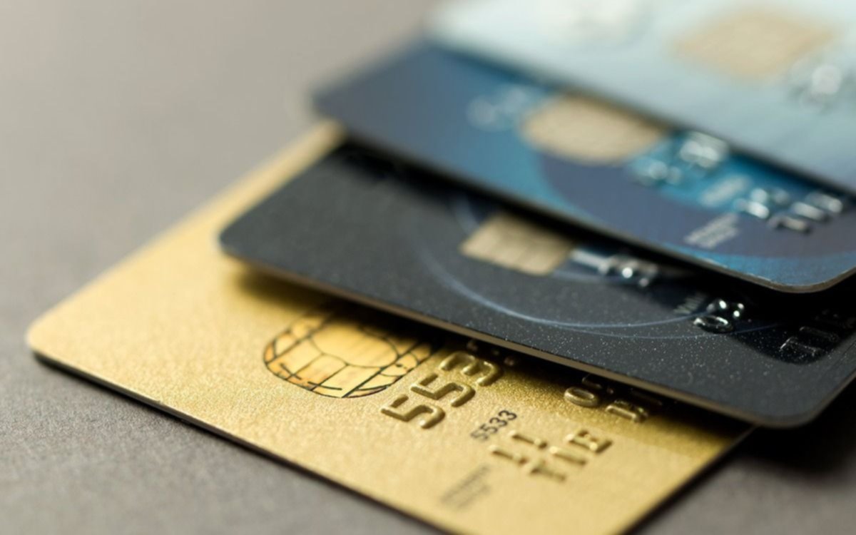 Limitan el techo de las tasas aplicables a las transacciones con tarjetas de crédito