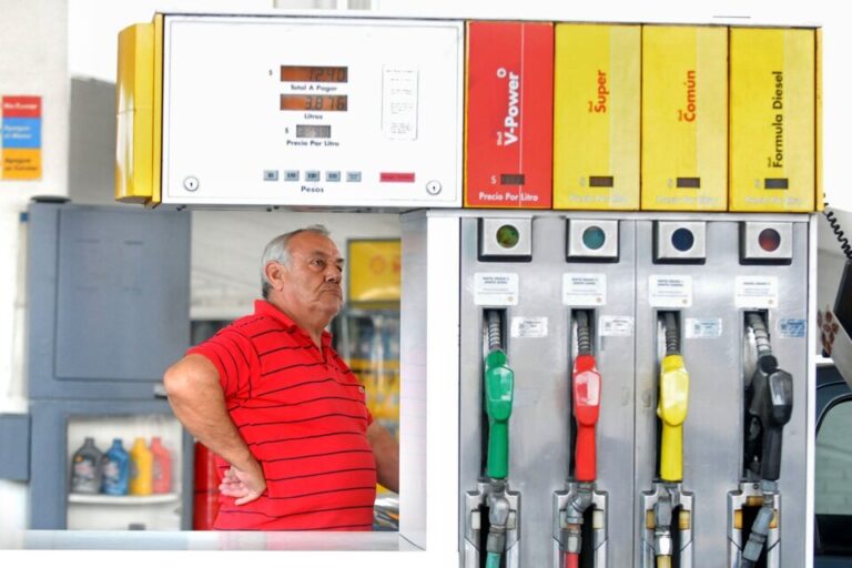 Economizar en el gasto de combustible: una aplicación que revela las mejores ofertas de nafta en Argentina