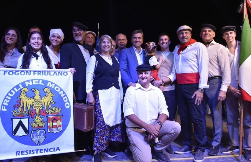 Leandro Zdero, gobernador de la provincia del Chaco, participó esta noche en el evento central con motivo del 146º aniversario de Resistencia