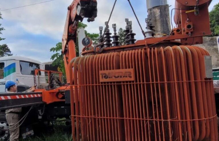 SECHEEP INSTALÓ UN TRANSFORMADOR EN COLONIA BARANDA