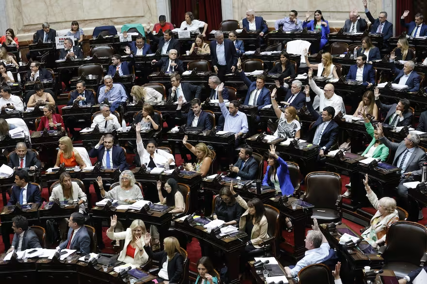 La Ley Ómnibus, propuesta por el presidente Javier Milei, fue objeto de un debate intenso en la Cámara de Diputados