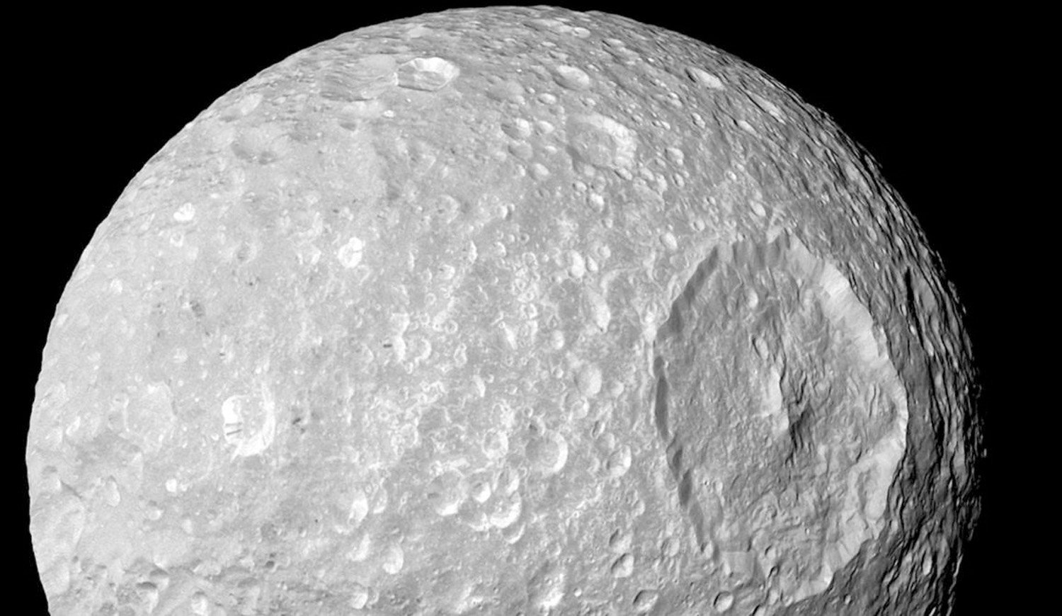 Un océano recién descubierto  ubicado en Mimas, la luna más pequeña y cercana a Saturno