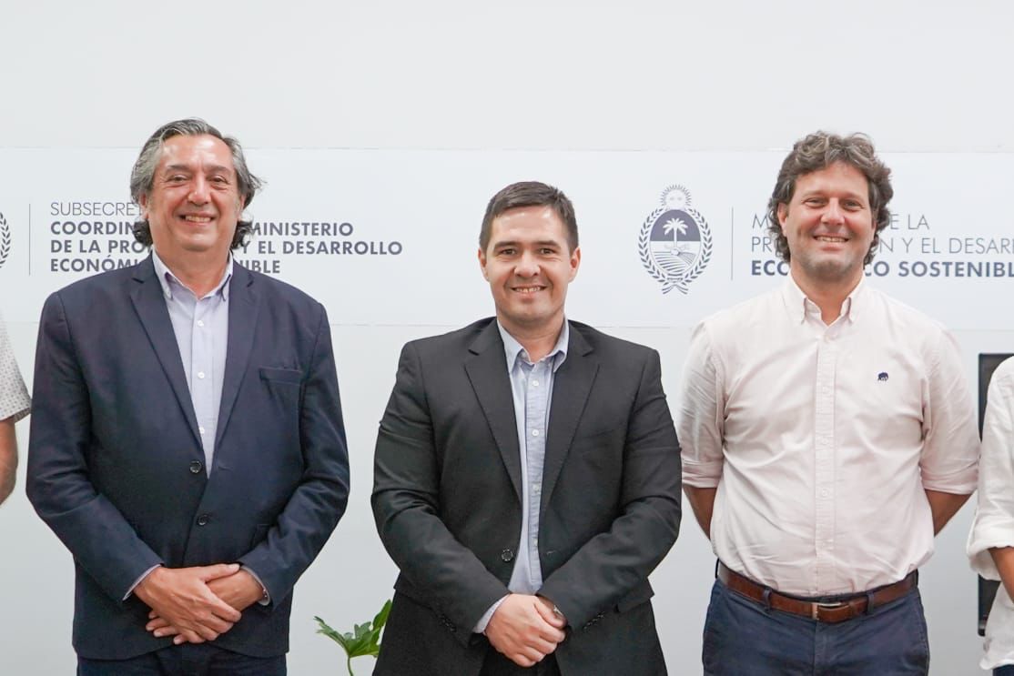 El ministro de la Producción y el Desarrollo Económico Sostenible, Hernán Halavacs se reunió ayer con el Director Nacional de Bosques