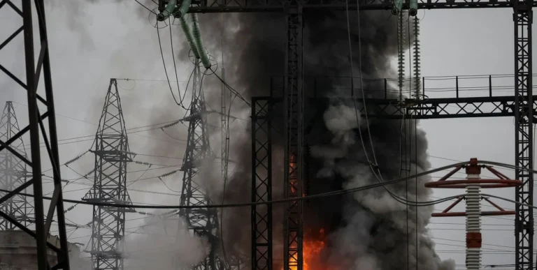 Se confirma que la principal central termoeléctrica del este de Ucrania fue destruida por fuerzas rusas.